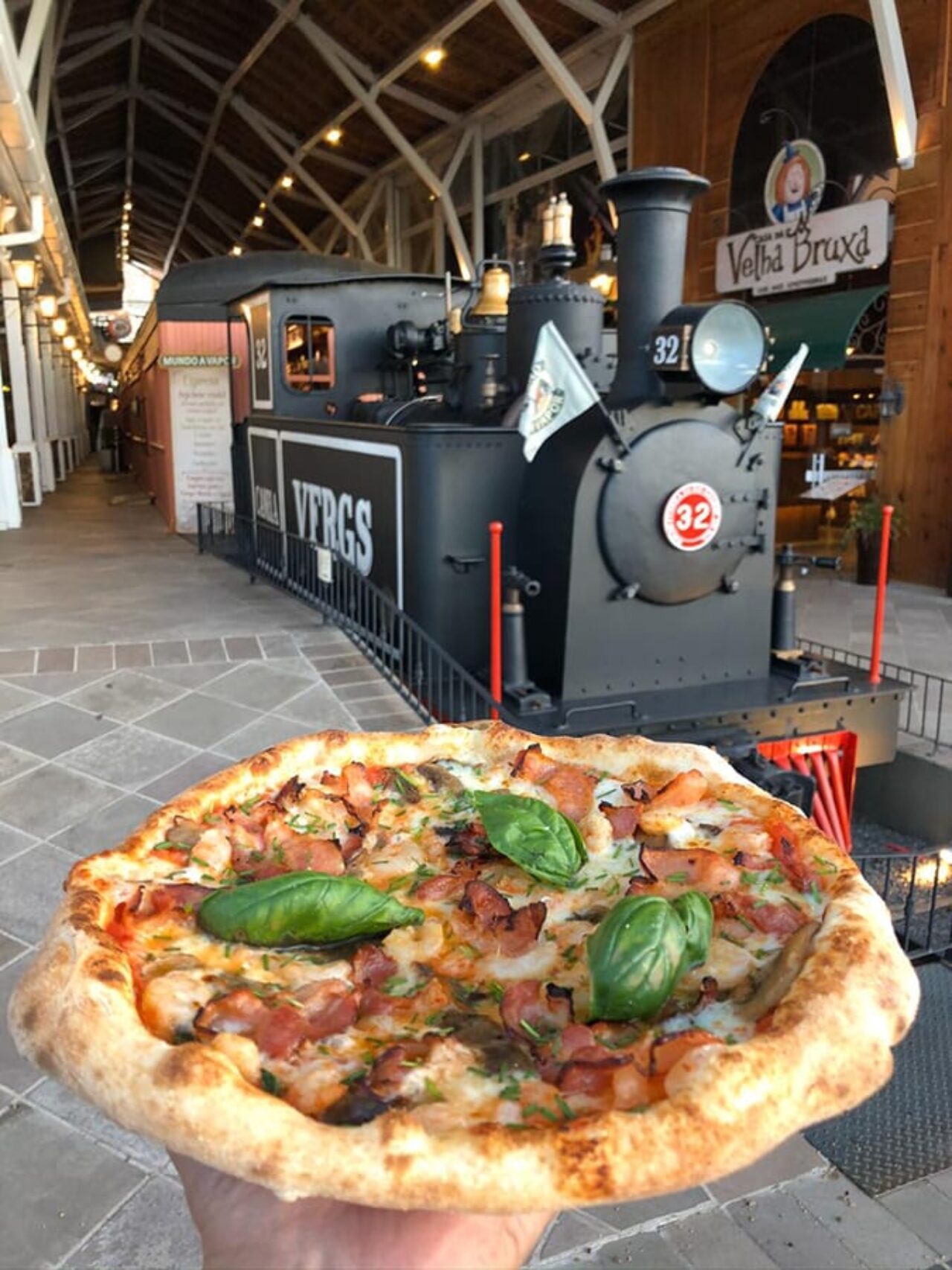 São 36 sabores de pizza salgada e 19 de pizza doce