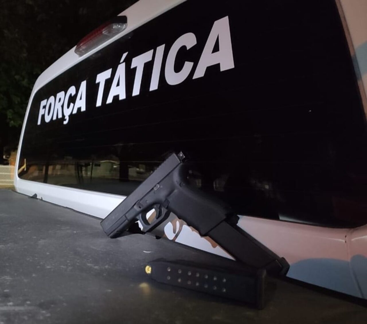 Canela – Homem é preso portando uma pistola Glock 9mm