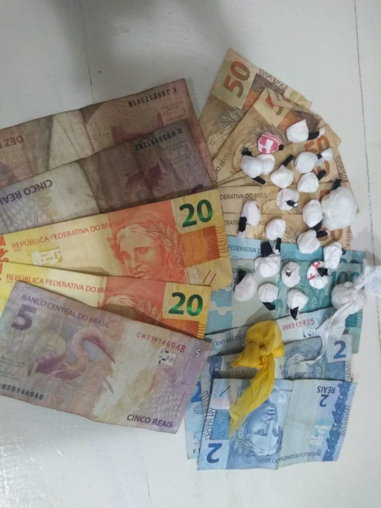 Canela – Traficante é preso com 22 buchas de cocaína