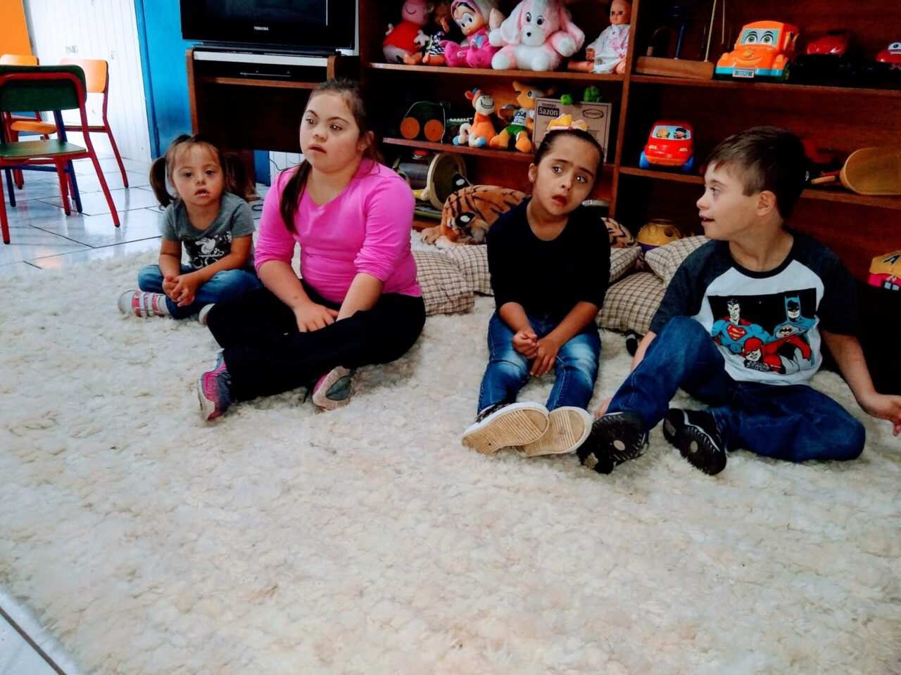 Foto: Francisco Rocha - Emilly, Maria Clara, Natlyn Prado e João Victor, em atendimento de fonoaudiologia, na Escola Rodolfo Schilieper