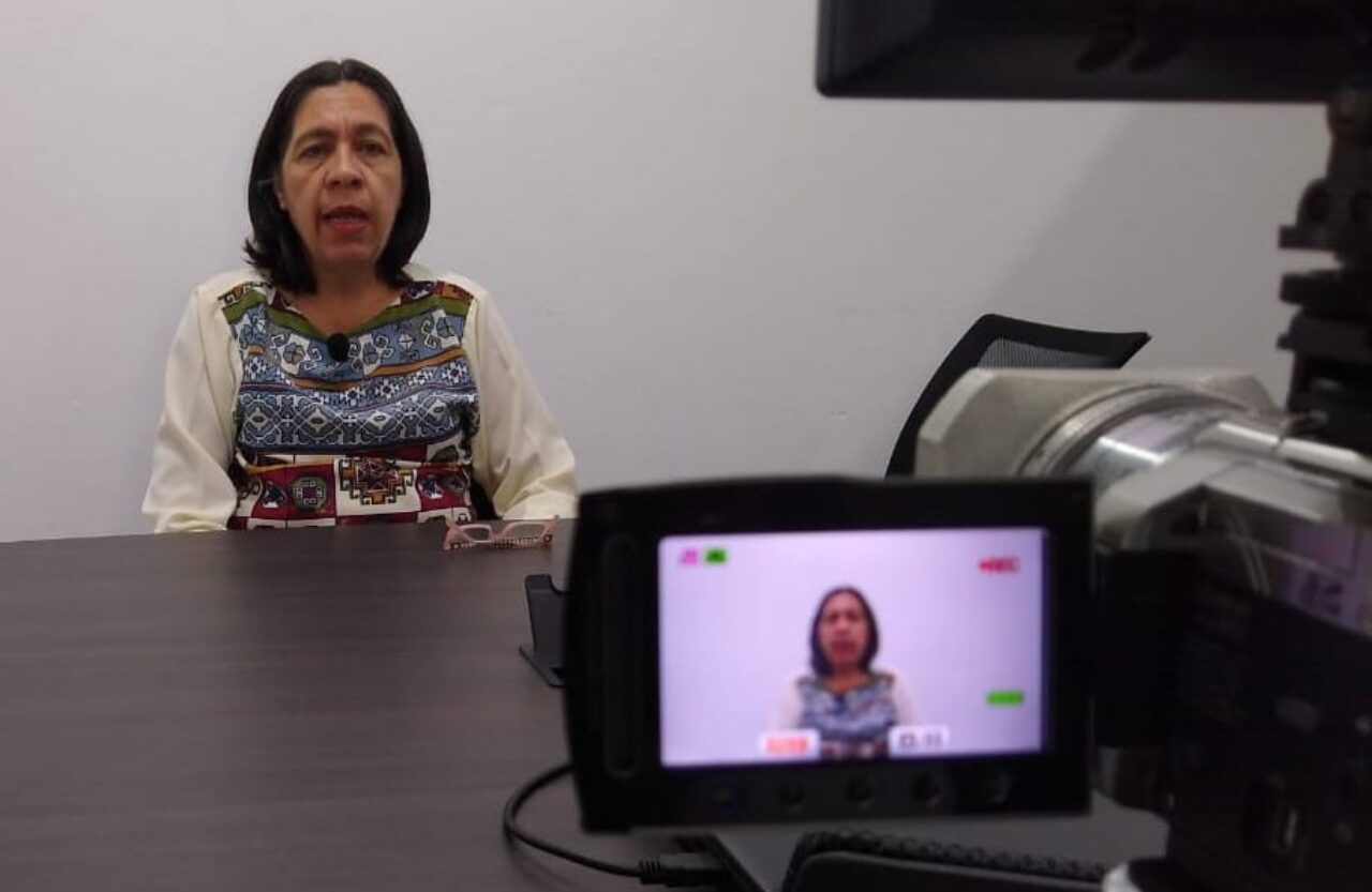 Yhana Riobueno quer passar conhecimento através da linguagem - Foto: Francisco Rocha