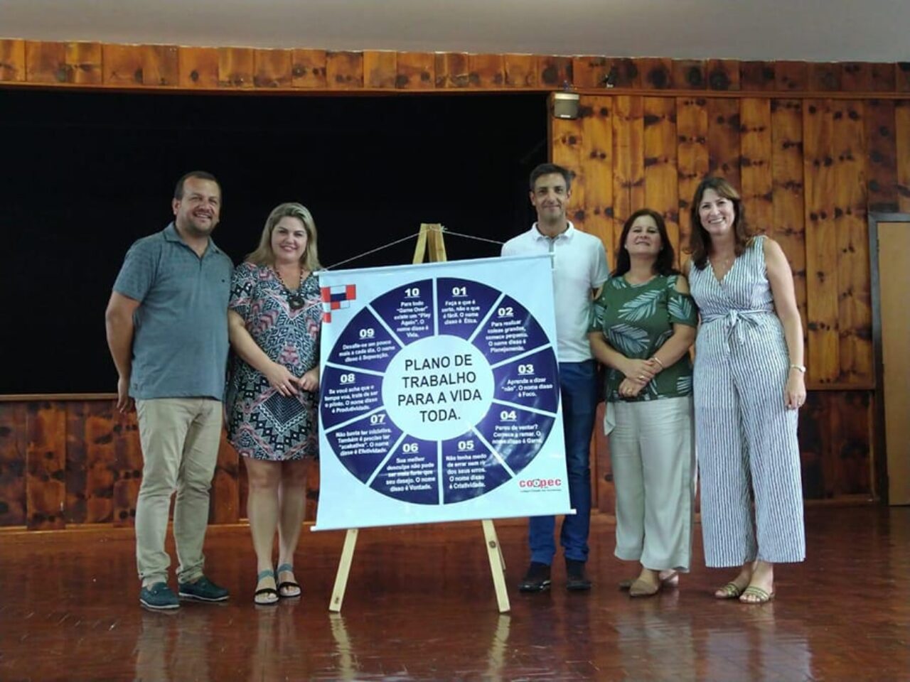 Fotos: Reprodução - Atividades foram relacionadas ao cooperativismo e à filosofia da escola