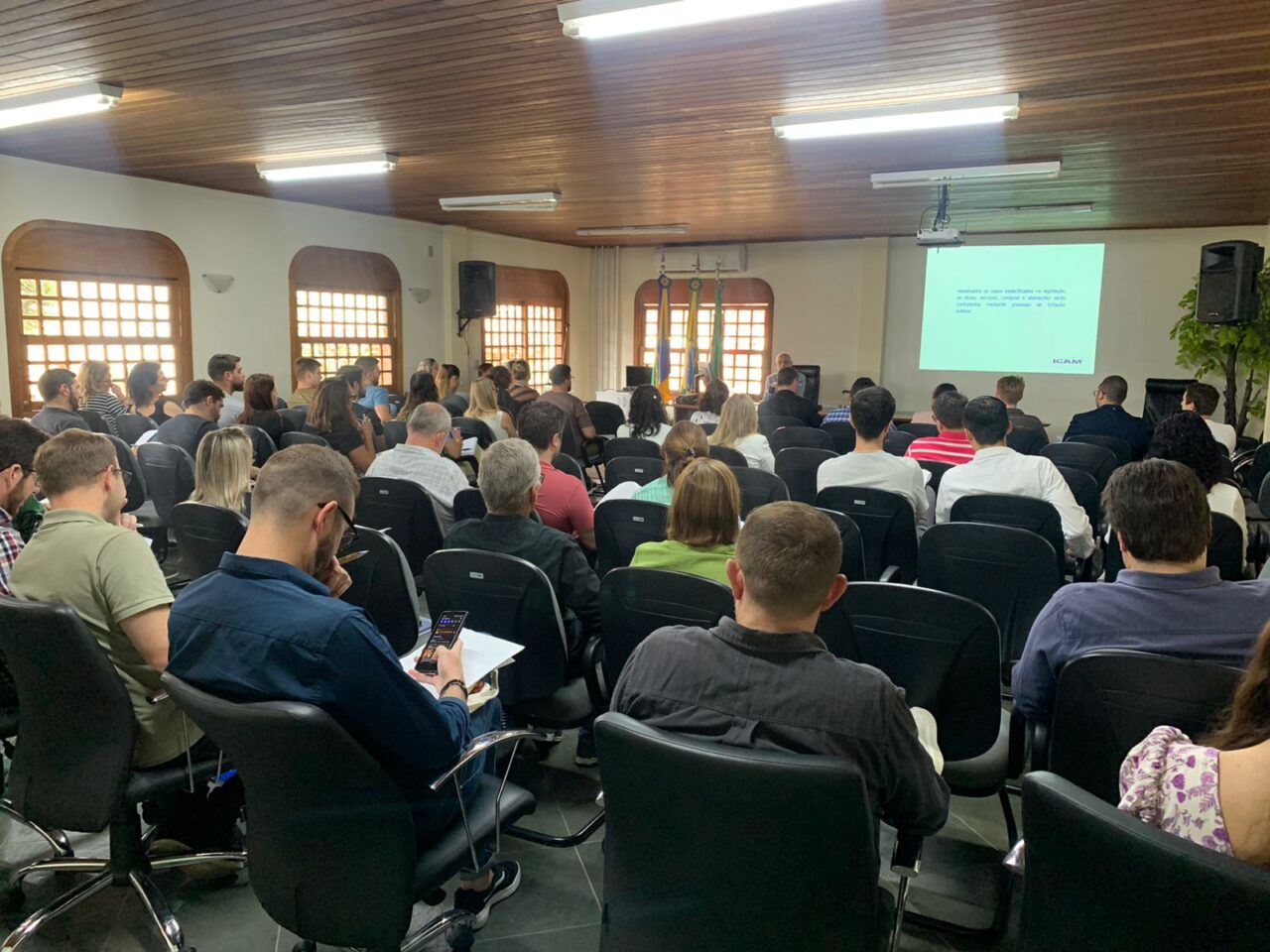 Foto: Servidores se reuniram para conhecer e tirar dúvidas sobre a nova Lei de Licitações.