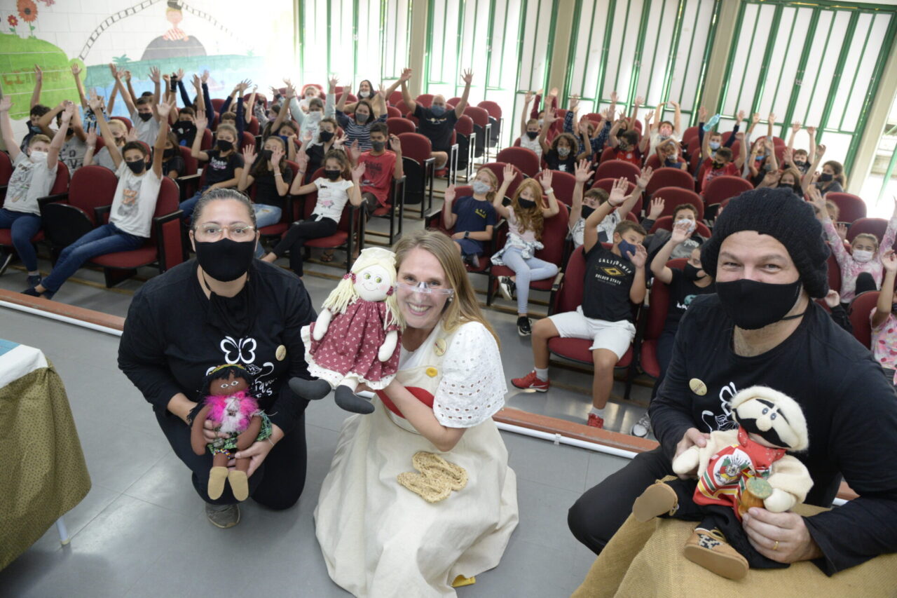 Daiene e Cesar Cliquet e Fernanda Ghesla - Escola Carlos Neliz - foto Rafael cavalli