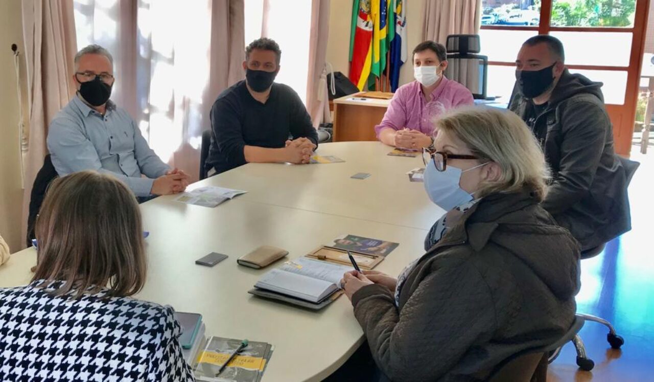 Deputado Estadual Issur Kock visita a Prefeitura de Canela