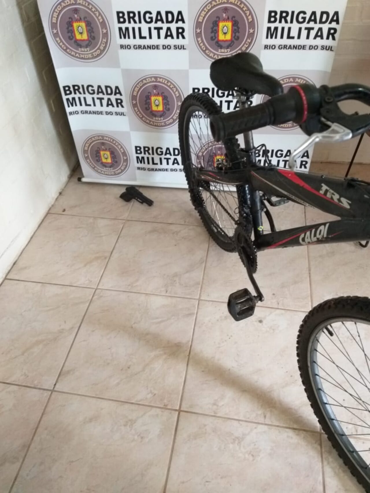 Dois presos por furto em residência