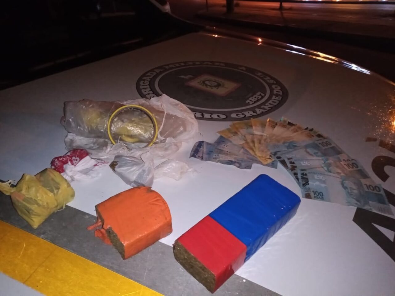 Dupla é presa com 670 gramas de maconha em Gramado