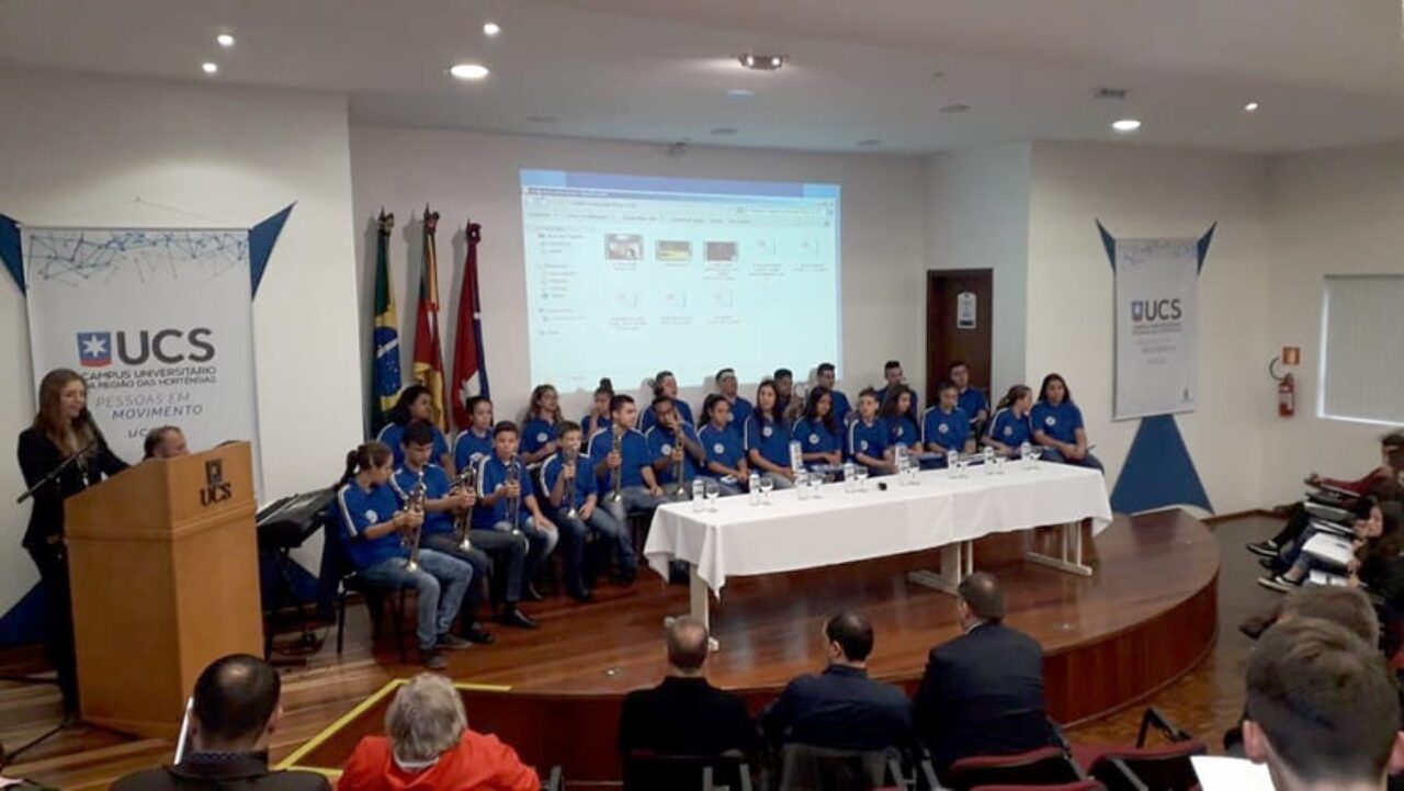Foto: Eduardo Idalino - Durante a abertura do encontro, a orquestra da Escola Estadual Neusa Mari Pacheco – CIEP realizou apresentação
