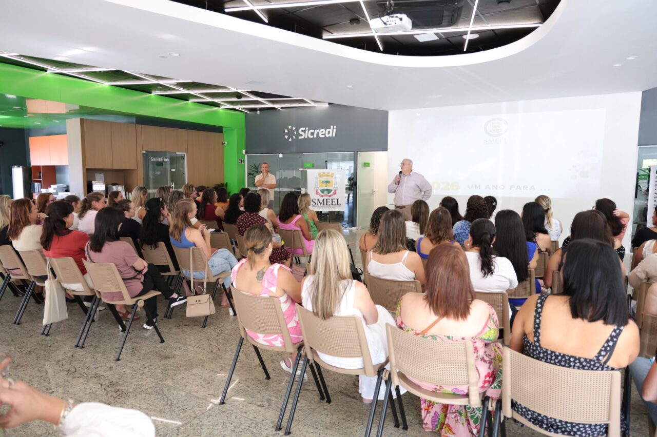 Encontro entre a Secretaria de Educação e os gestores das escolas - Júlio Dias