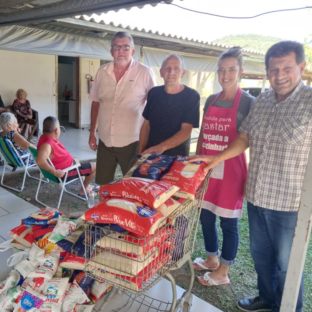 Foto: Alimentos são entregues para entidades que prestam auxílio à comunidade.