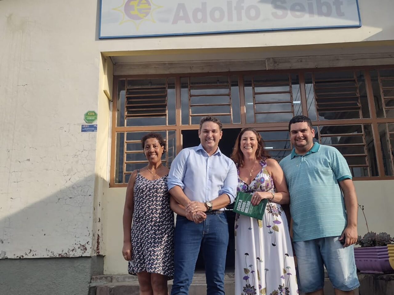 Escola Cívico Militar Adolfo Seibt