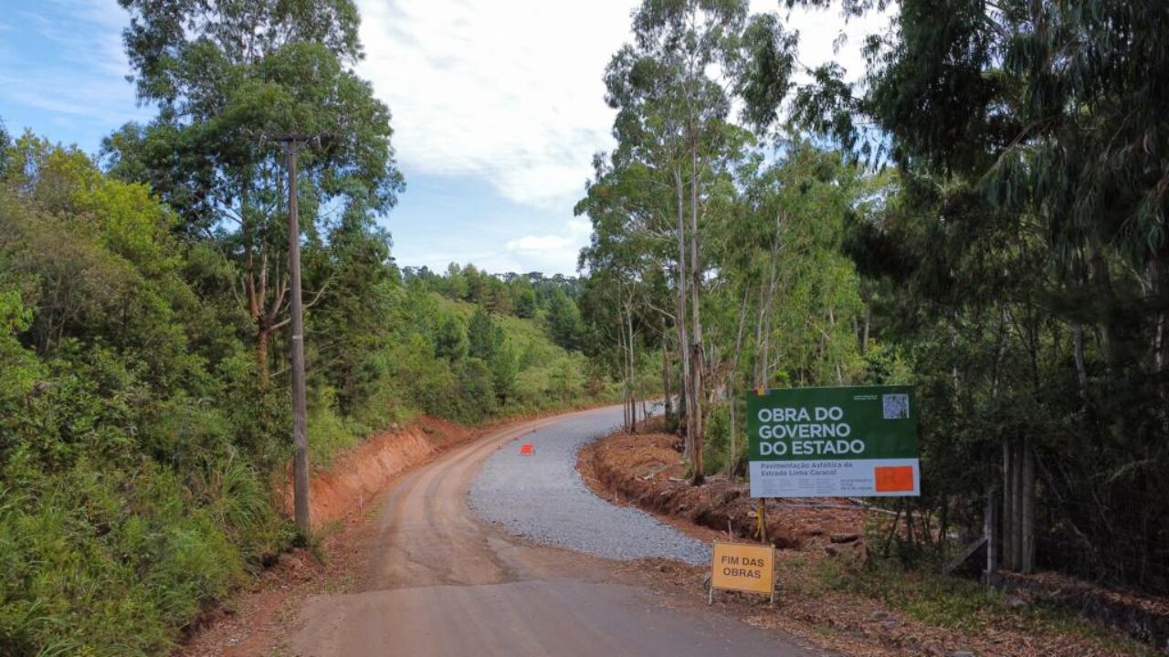 Foto: Alguns trechos já estão com a base concluída.