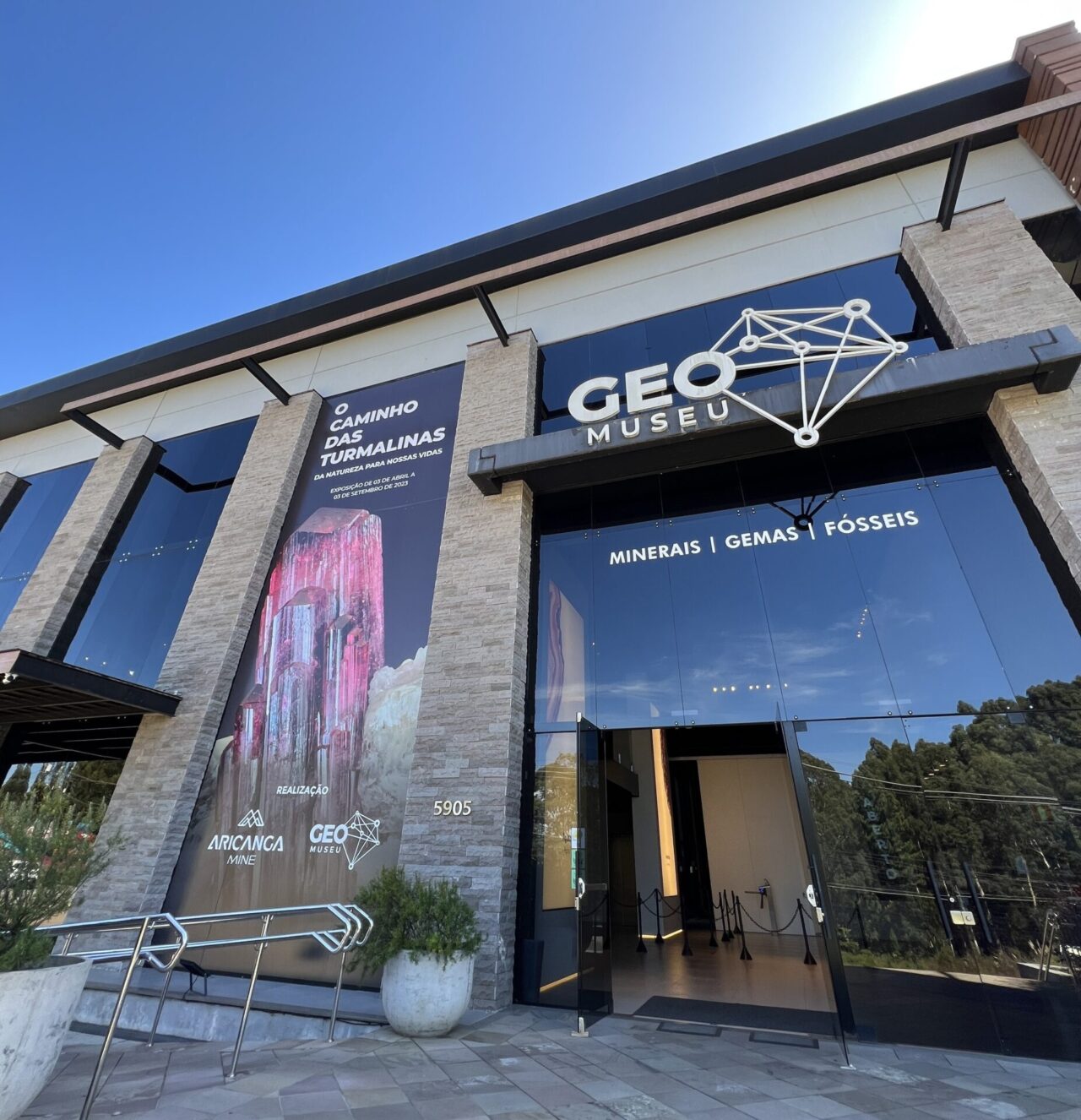Exposicao-Turmalinas-Divulgacao-Geo-Museu-10