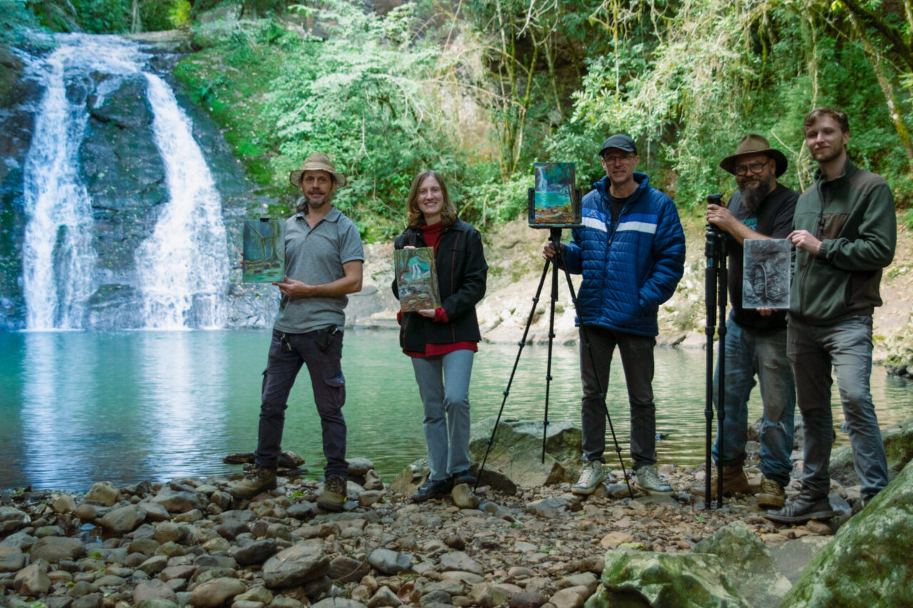 Cascata da Linha São Roque, interior de Gramado
Da esquerda para direita: Alessandro Müller, Débora Dhein, Rogério Baungarten, Gustavo de Marchi e Jonatan Dhein 

Foto: Yasmin Almeida