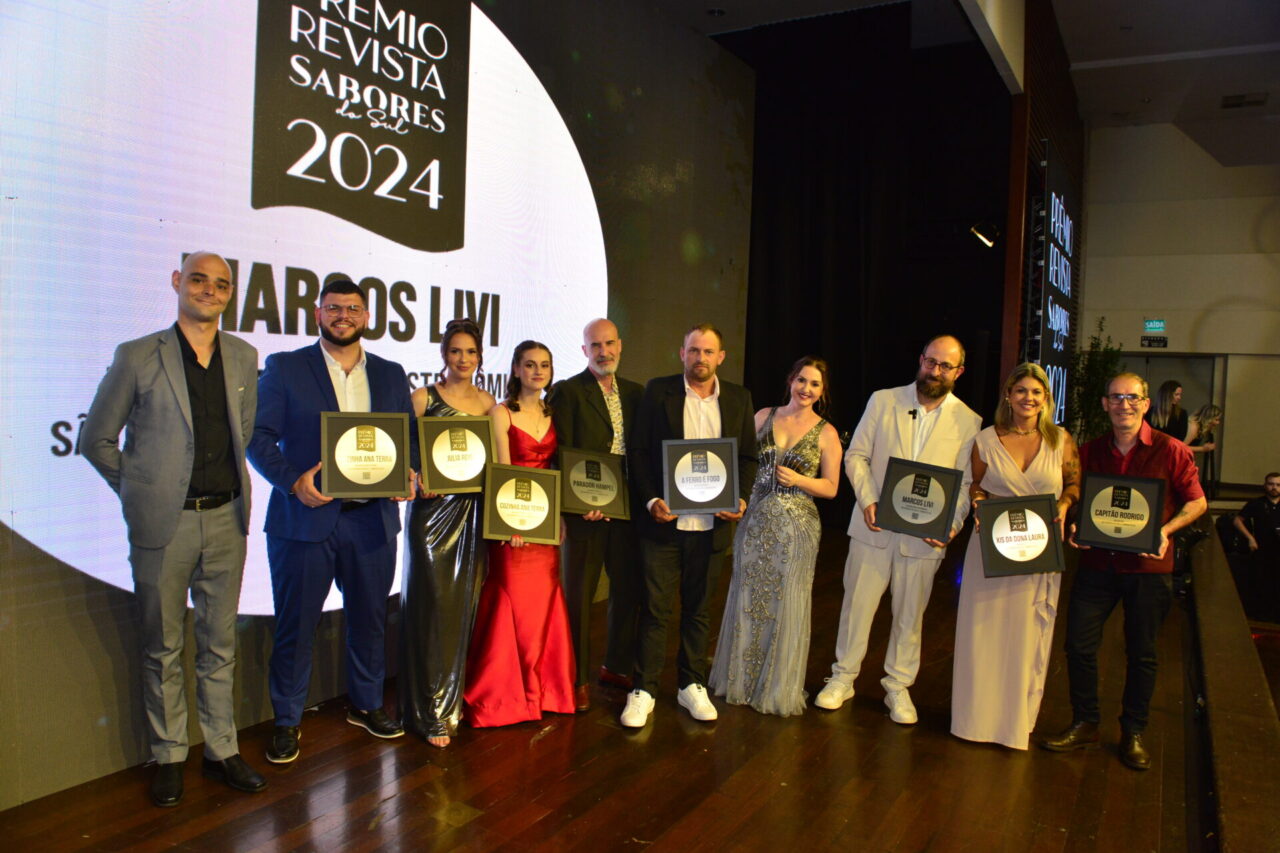 Equipe do Parador Hampel recebe prêmios. Divulgação