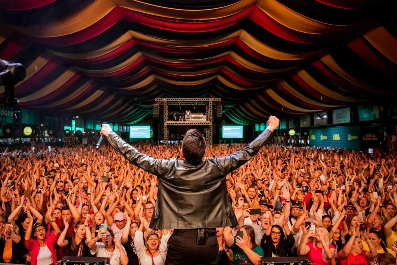 Festa reúne mais de 120 apresentações em seis palcos - Foto por Cleiton Miguel