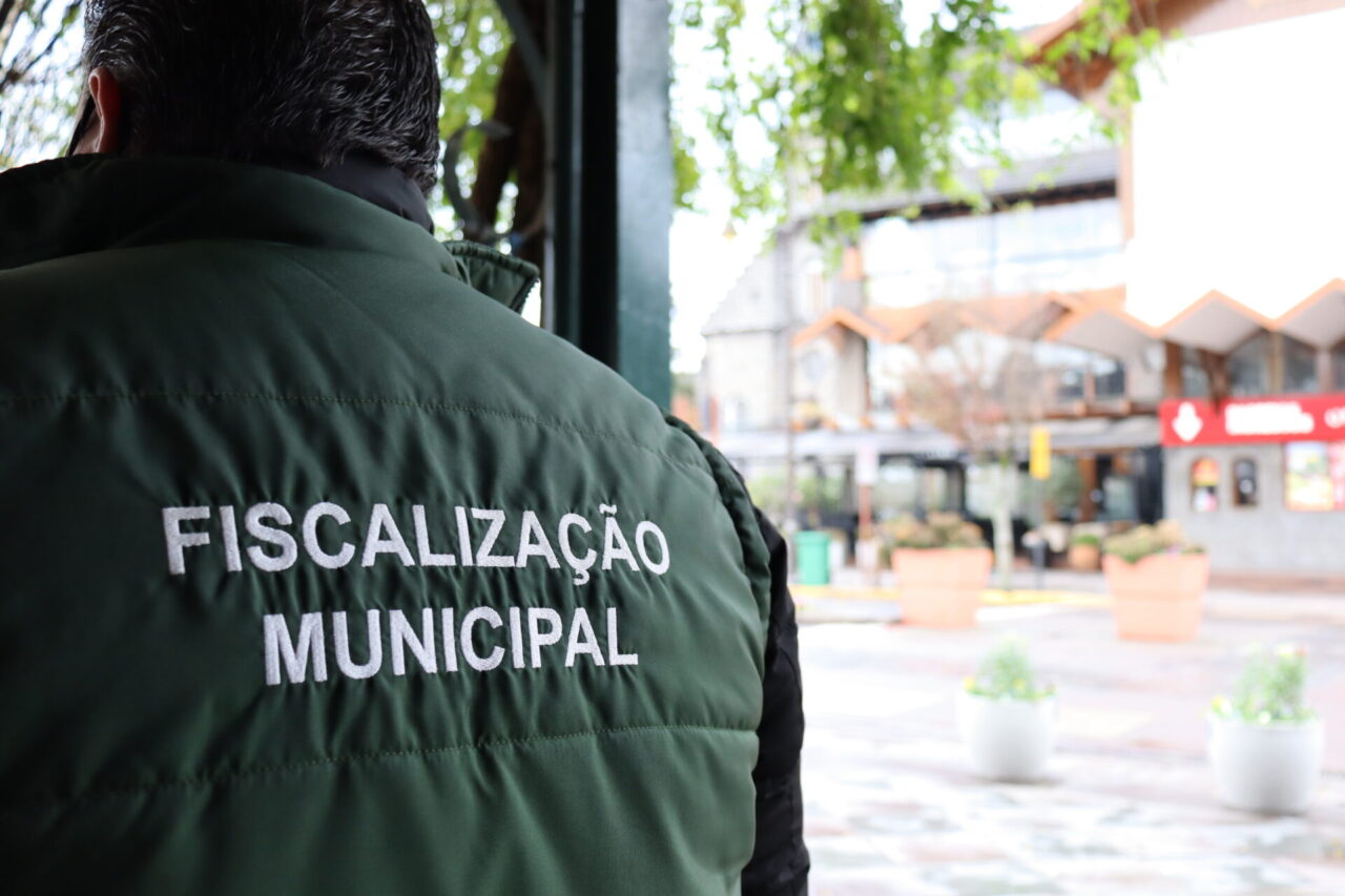 Fiscalização será reforçada para coibir comércio irregular e abordagens aos turistas