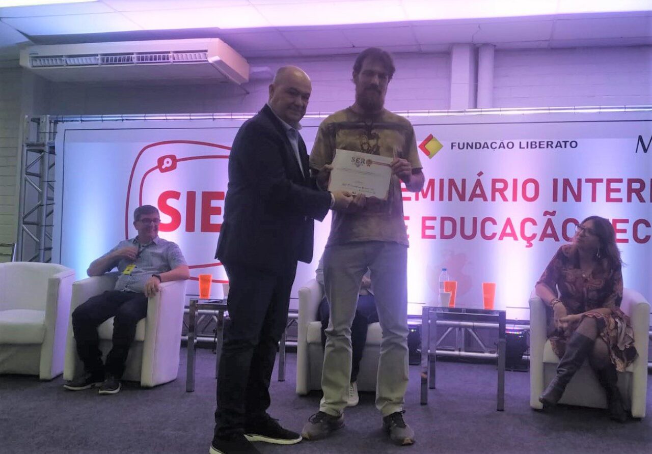Foto: Professor Alex recebeu o reconhecimento em Novo Hamburgo.