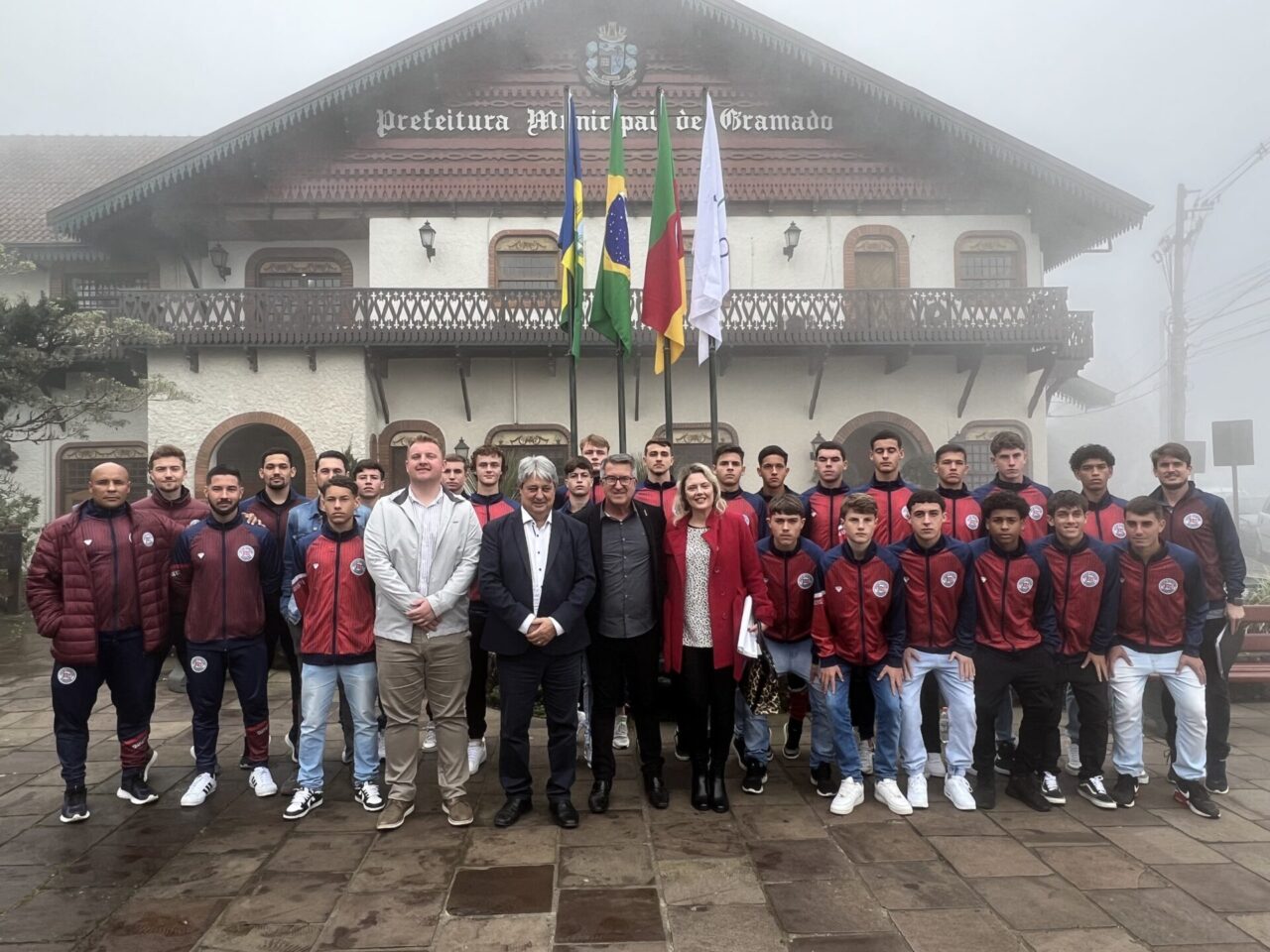 Foto Copa Gramado.lançamento.autoridades e Sub 16 do Gramadense