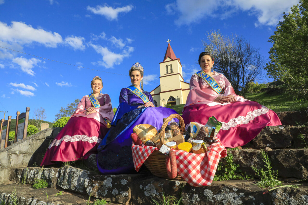 Corte da Festa - Princesa Alessandra Grauer, Rainha Maxine Fassbinder e a Princesa Mariana Pereira