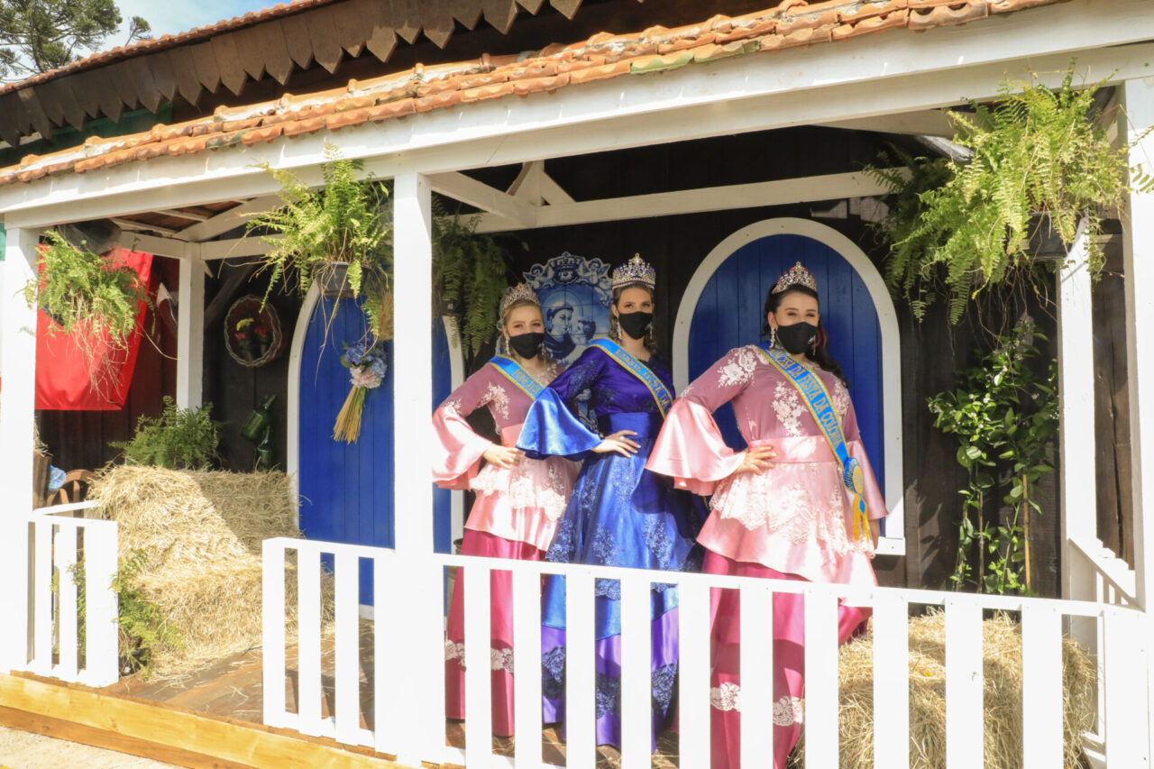 Corte da Festa - Princesa Alessandra Grauer, Rainha Maxine Fassbinder e a Princesa Mariana Pereira.