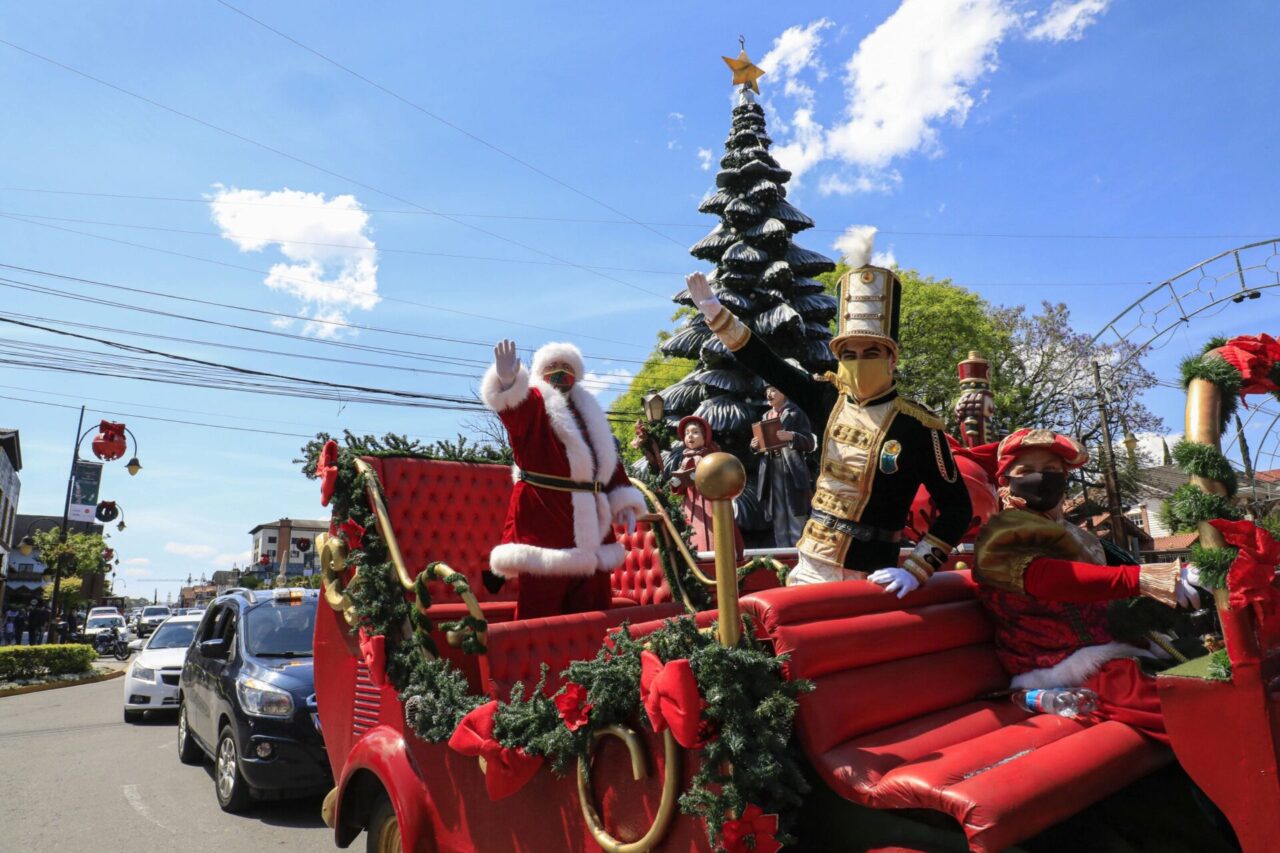 Foto Papai Noel e Soldadinho no trenó.2