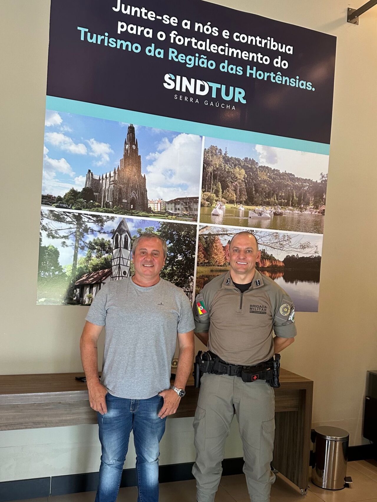 Foto Sindtur.Presidente Claudio Souza e Capitão Montini