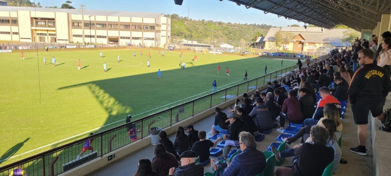 Foto-Vila-Olimpica-Varzea.torcida-e-campo