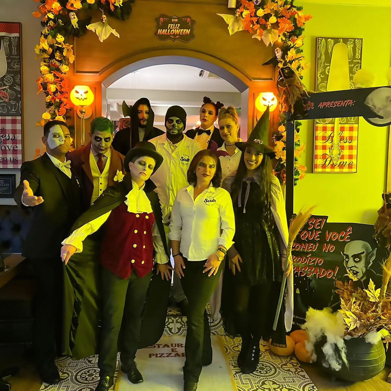 Funcionários do Scur em edição anterior do Halloween. Foto: Divulgação
