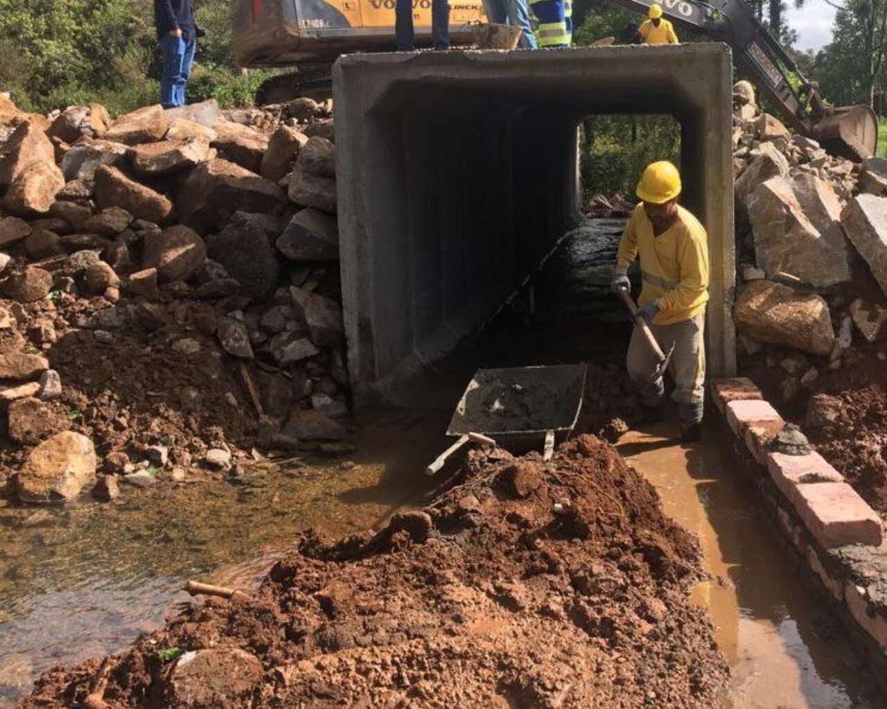 Galeria fluvial está concluída e obras de asfalto continuam