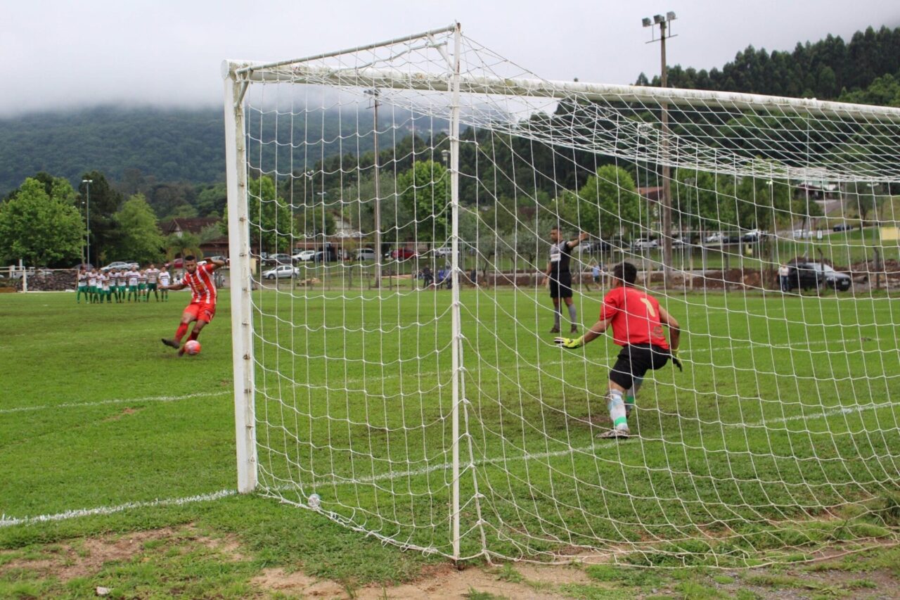 Futebol de Campo Gramado