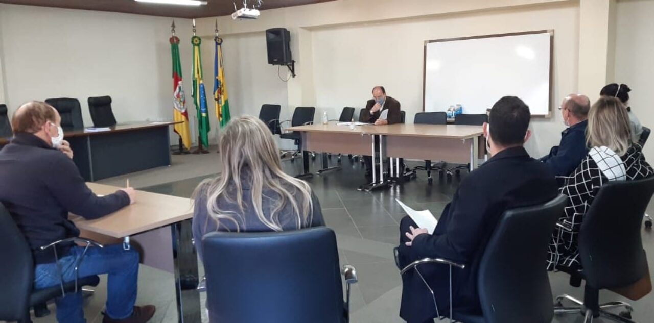 Gabinete de Crise recebe representantes do Sindtur
