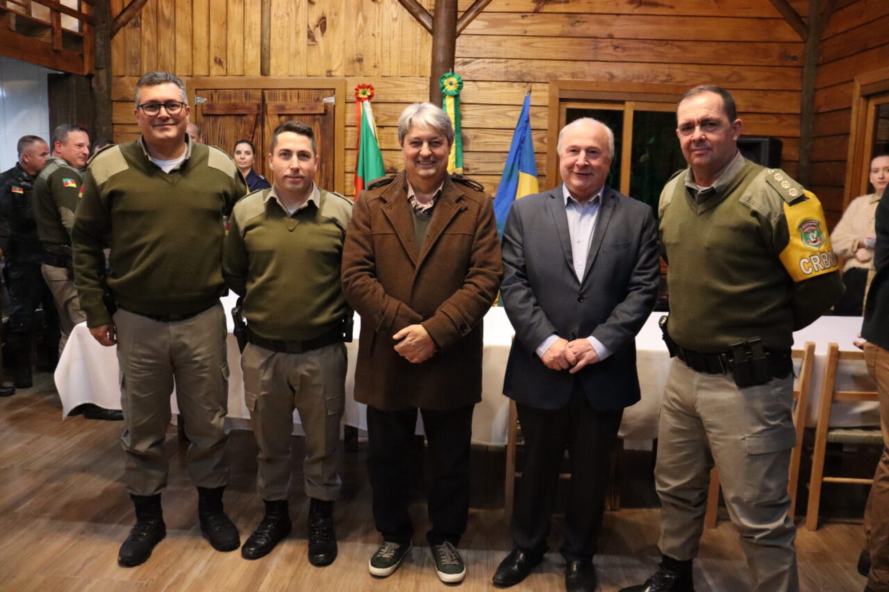Major Leandro Arbogast da Cunha (comandante do 3° Batalhão Rodoviário da Brigada Militar), 1° Tenente Cléu Munuzzo (comandante do Pelotão Rodoviário de Gramado), prefeito Nestor Tissot, vice-prefeito Luia Barbacovi, Coronel Luciano Moritz (comandante do Comando Rodoviário da Brigada Militar).