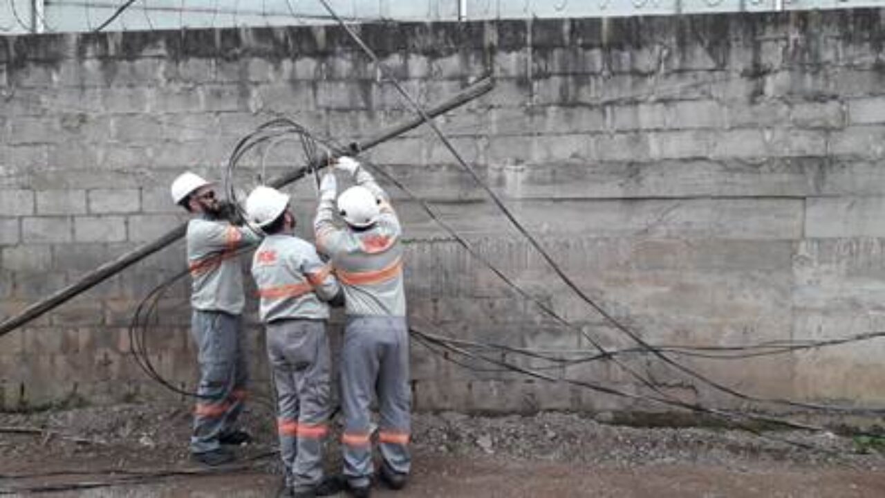 Equipes desfazem ligação irregular de energia durante operação de fiscalização
