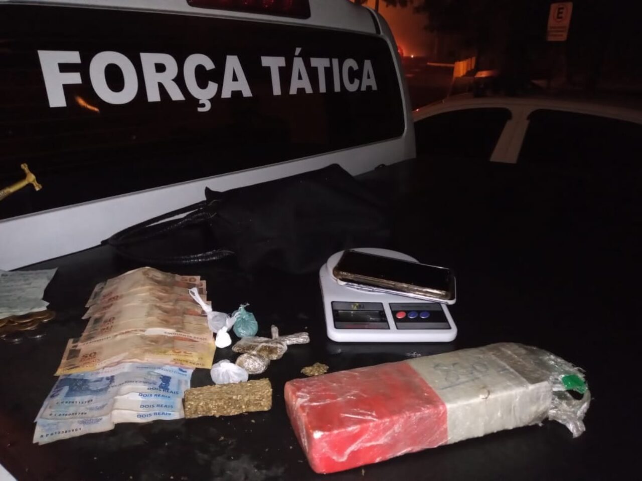 Gramado - Dupla é detida com 700 gramas de maconha, mas é liberada após o registro da ocorrência