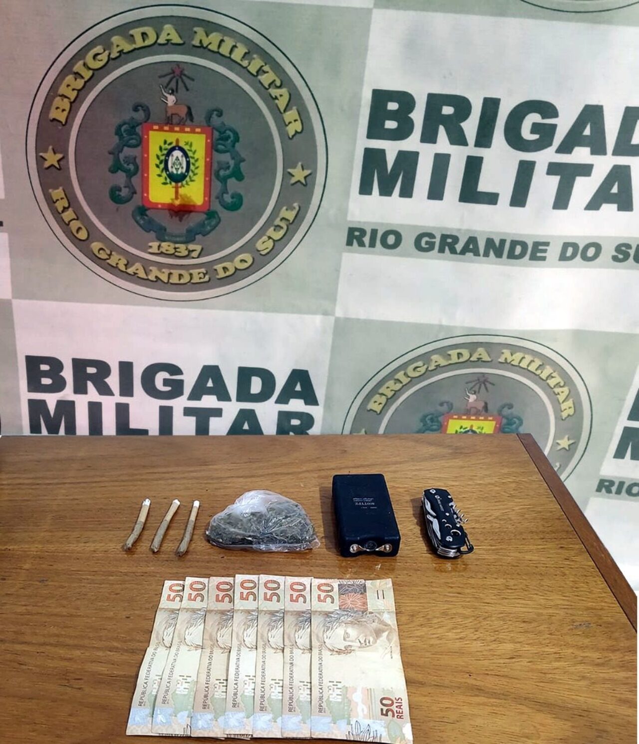 Gramado - Jovem é preso com 26 gramas de Maconha no Perinão