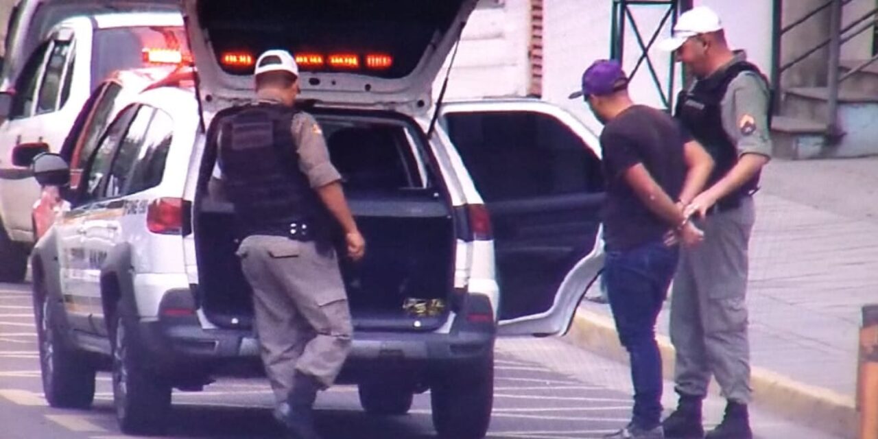 Homem é preso por divulgar barreira policial nas redes sociais
