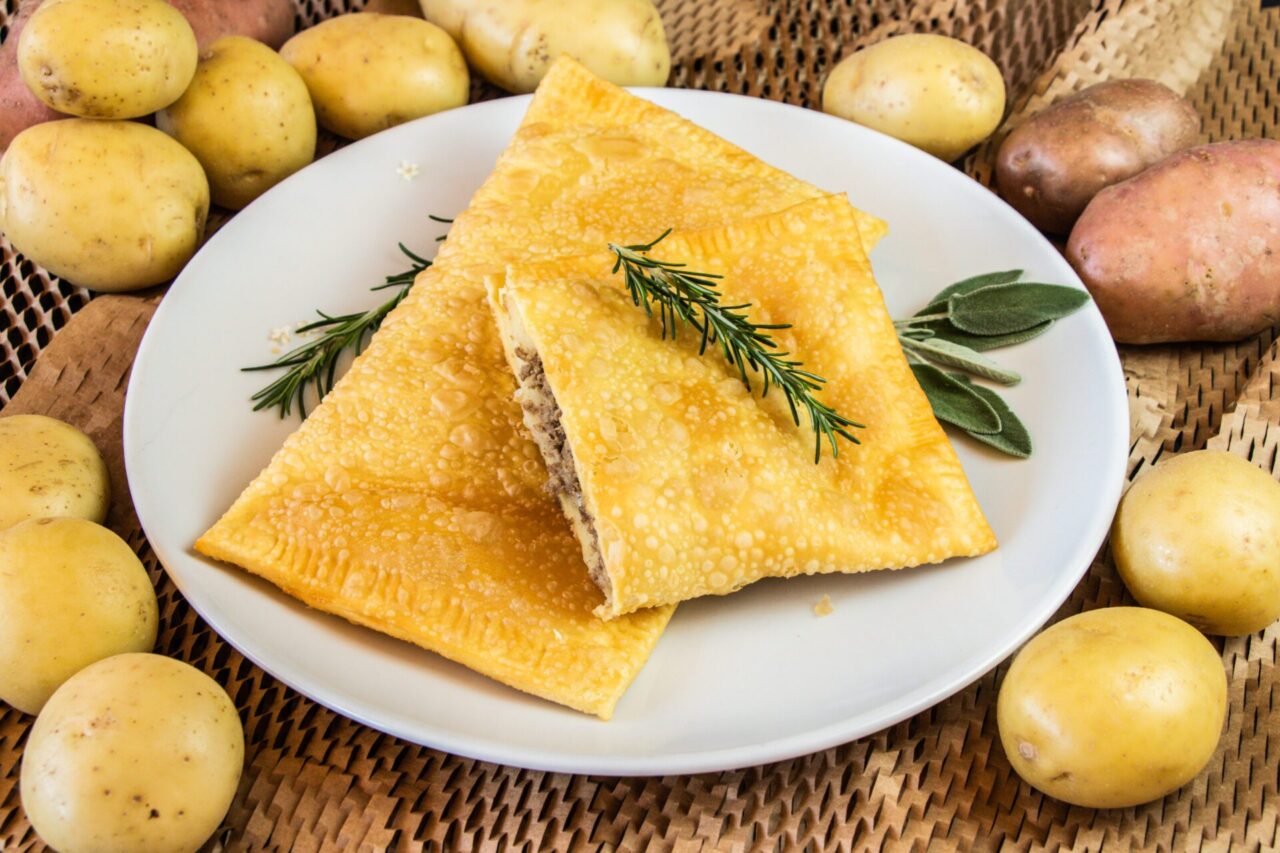 Doce Café apresenta pastel caseiro com purê de batata.