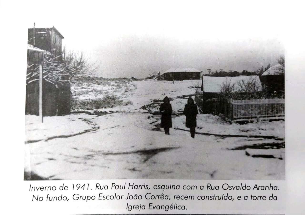 Na foto, a nevasca em maio de 1941, após a tão falada enchente, em Canela/RS. Fonte: o livro "Canela por muitas razões…", de Antônio Olmiro dos Reis, Pedro Oliveira e Marcelo Wasem Veeck.