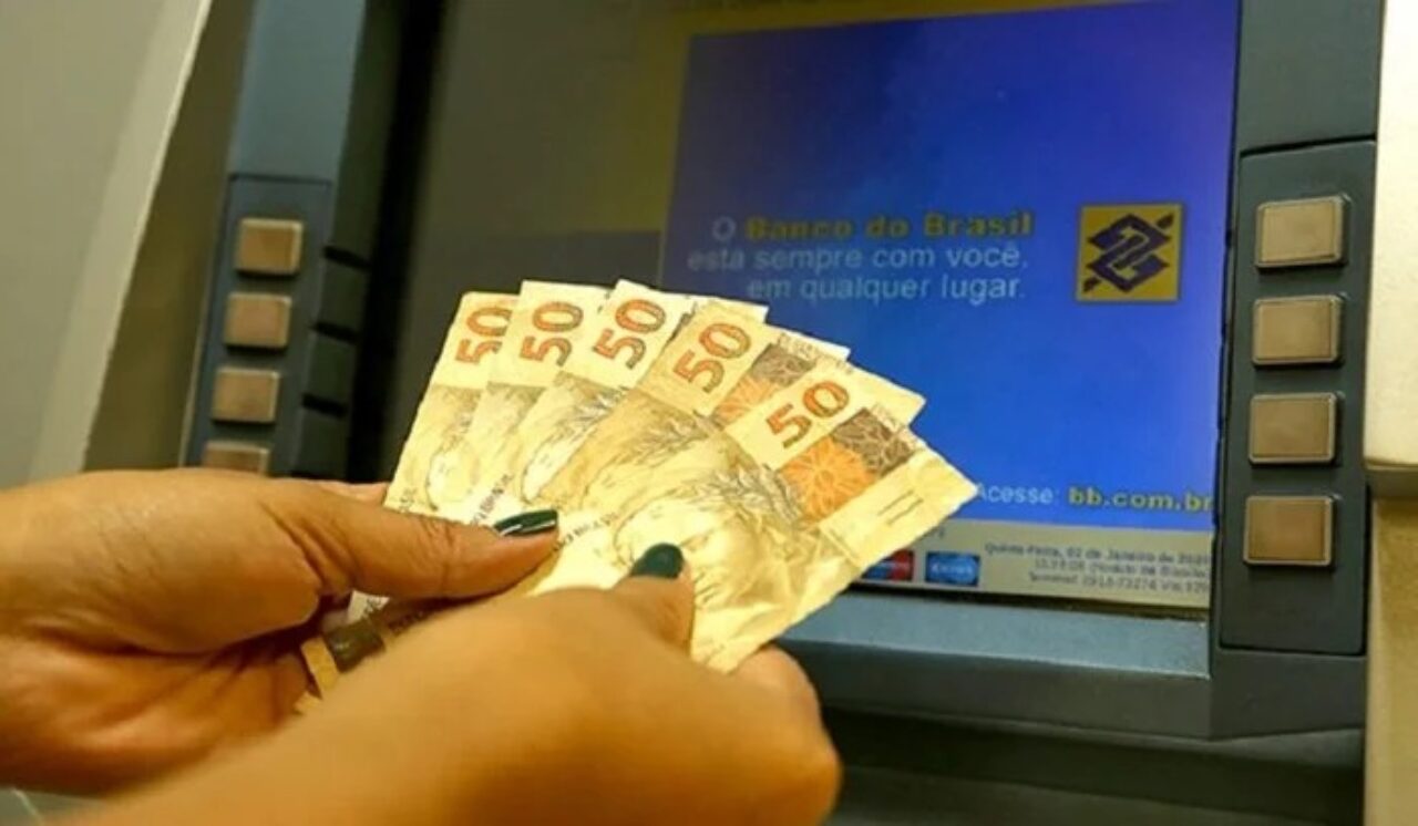 O valor representa um aumento de R$ 106 (7,5%) em relação ao piso de 2024