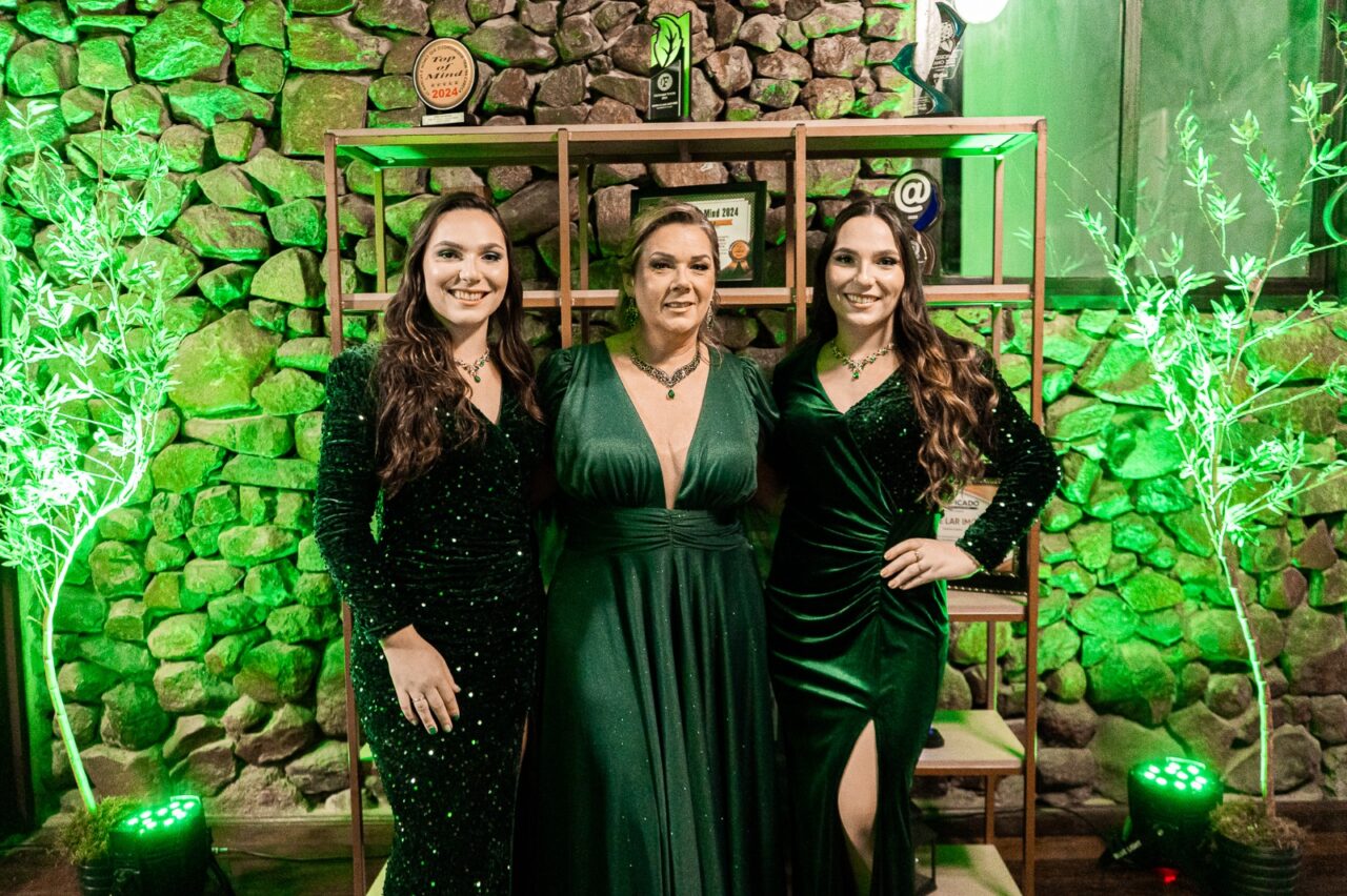 Bianca, Cláudia e Camila