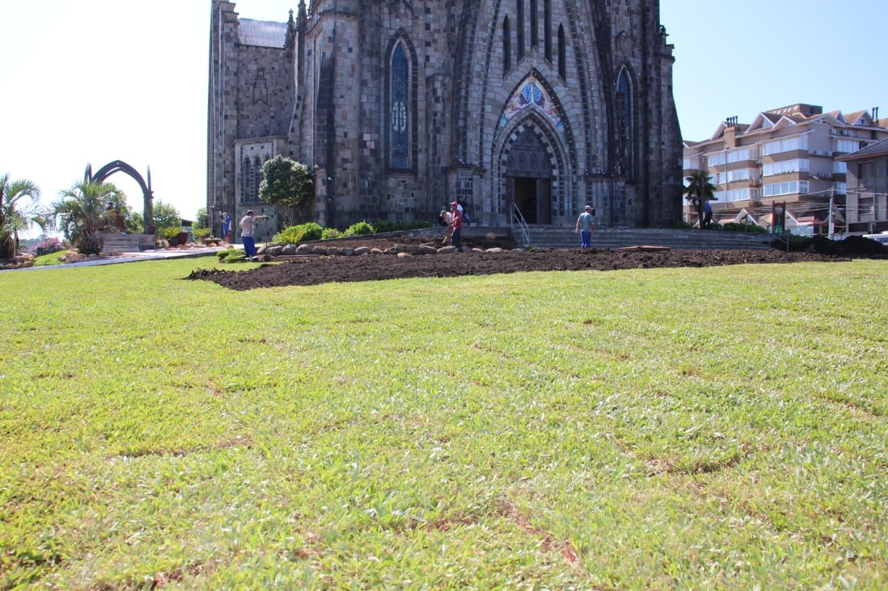 Jardins da Catedral de Pedra recebem novo ajardinamento e Parque do Palácio1