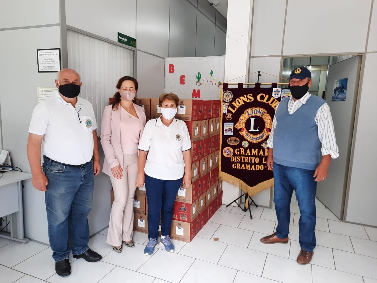 Lions doa 1.428 litros de leite para a Secretaria de Cidadania e Assistência Social