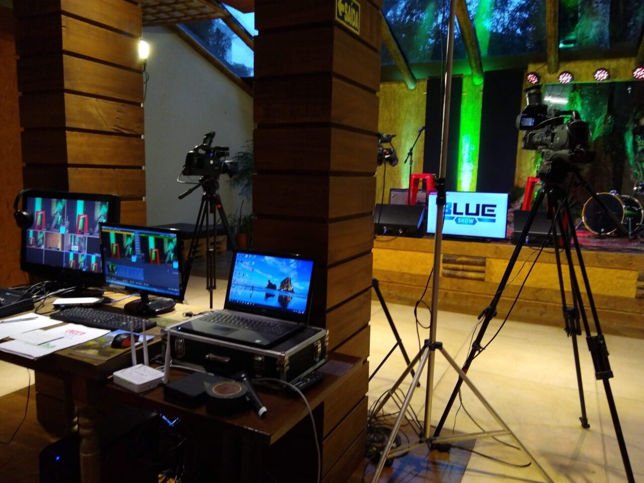 Live 1