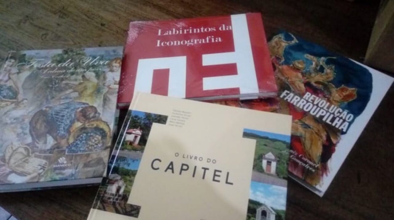 Livros foram doados pelos autores ou são contrapartidas de obras financiadas por meio da Lei de Incentivo à Cultura (LIC) - Foto: Ionice Oliveira / BPE-RS