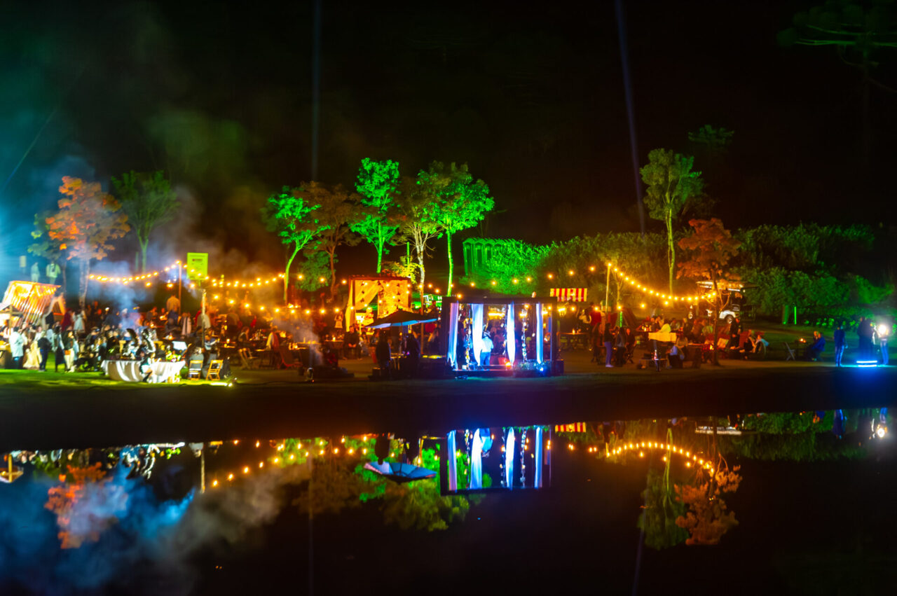O ingresso do Luau dá direito a entrar uma hora antes no parque para visitação. Foto: Evandro Leal