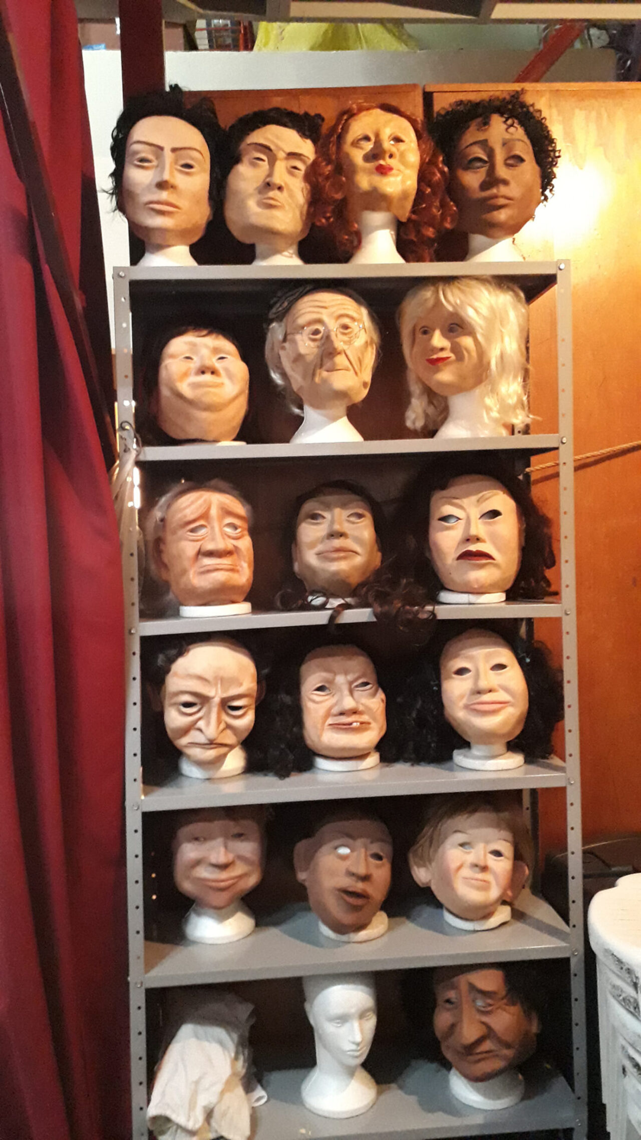 Máscaras inteiras expressivas