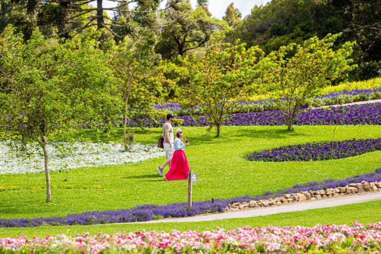 Jardins estão abertos 365 dias do ano e visitantes podem remarcar o passeio, em caso de chuva.