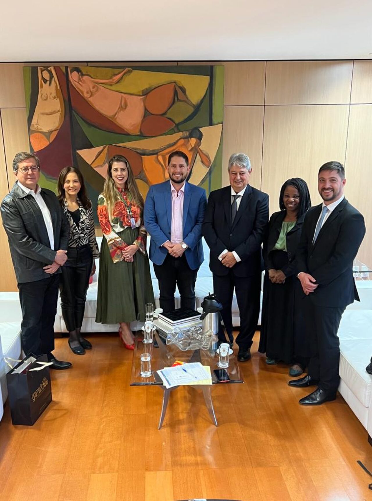 Na foto: Odecir Prata, da equipe técnica do MinC; Rosa Helena Volk, presidente da Gramadotur; Michele Del Pino, do gabinete da deputada Denise Pessoa; Prefeito Nestor Tissot; Joelma Gonzaga, secretária do audiovisual e Ike Koetz, secretário de Inovação.