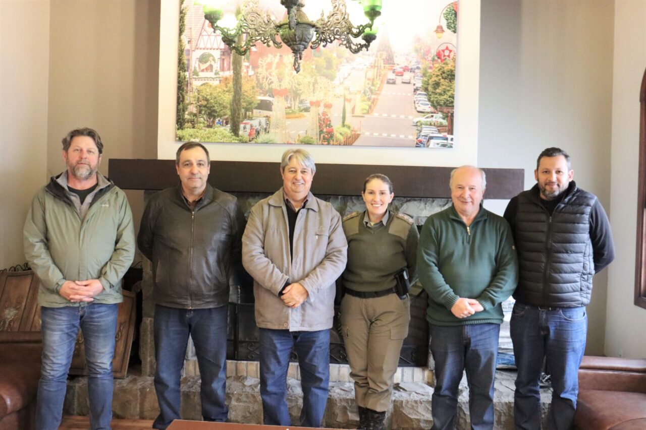 Sandro Bazzan, Coronel Chaves, Capitã Maldaner, prefeito Nestor Tissot, vice-prefeito Luia Barbacovi e Secretário de Trânsito e Mobilidade Urbana Tiago Procópio.